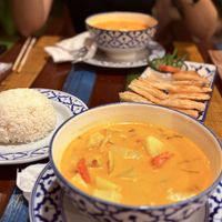 Maßstab Curry vegan mit Reis und naan.   at Miss Island in Koh Muk