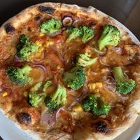 Pizza (Weizen-groß) mit Brokoli, Mais, geschmorten Zwiebeln, Paprika 13,40€ at Hammer Imbiss in Dusseldorf