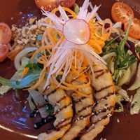 Vegan shrimps with papaya salad at Ngon Ngon in Cologne