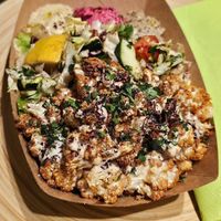 Cavolfiore fritto con tahina, fattoush, hummus di barbabietola e babaganoush. Ottimo. at Santo Falafel in Florence