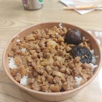 Braised pork over rice at Lǜ Zhǒng Zǐ SùShí ShāoKǎo 綠種籽素食燒烤 in Kaohsiung