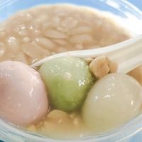 Take away rice ball with peanut soup at 75 Ah Balling Peanut Soup 花生汤圆 - Beach Road in Central Singapore