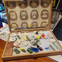 Choosing your chopstick rest at Veganic Monkey Magic 浅草 in Tokyo