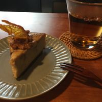 Sake cake with roasted green tea at Veganic Monkey Magic 浅草 in Tokyo