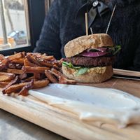 Burger sans viande at Le Trèfle in Montreal