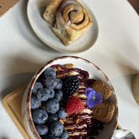 
Yogurt bowl speculoos 15,50€
Cinnamon Roll 6€  at Kaffee Kamiel in Bruges