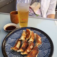 Gyozas aux légumes, bière japonaise at Takumi Ramen in Lyon