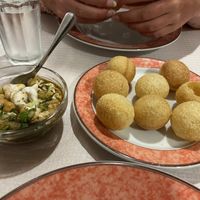 Vorspeise aus Soja Joghurt und Kichererbsen  at Cozinha de Sonia  in Portimao