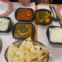 Pão naan, lentilhas, tofu spicy, batatas com ervilhas😋  at Cozinha de Sonia  in Portimao