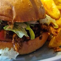 Veganer Burger at Katzentempel in Regensburg