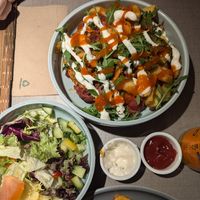 Planted Steak Bowl and Salad at Katzentempel in Regensburg