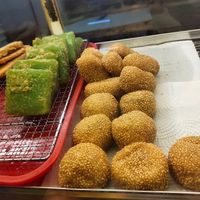 Sesame balls at Xi De Li 西得利 - Telok Blangah in Central Singapore