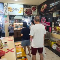 Long queue at Xi De Li 西得利 - Serangoon in Northeast Singapore
