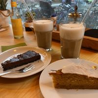 Carrot and oreo-chocolate-fudge cakes at Mo's Café in Hamburg