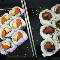 Smoked carrot with avocado /tomato sushi at Mo's Café in Hamburg