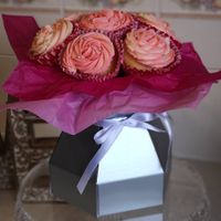 Custom bouquet cupcakes. Perfect for Valentine’s Day or anytime really 😃 at Sweetest Things in Dudley