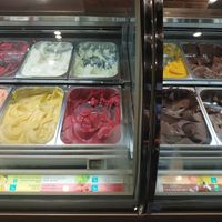 Helados veganos etiquetados en azul (blue vegan label) at Amorino in Venice