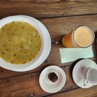 Vorspeise Quinoa Suppe, Saft, Tee, Schokoladen Nachtisch at Prana Veggie in Quito