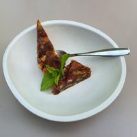 Dadeltaart (pie of dates and biscuit) is vegan at Sam Sam in Enschede