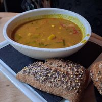 Vegan currysoep met extra brood at Sam Sam in Enschede