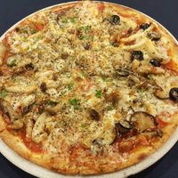 Mixed mushroom pizza with black olives at Pizzarella Misokimch in Tanah Rata