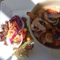 Build your jack potato 🥔😊 at Fat Cats Bar in Albufeira