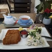 Schnitzel mit Erdäpfelsalat at Vegan Loving Hut Neubau in Vienna