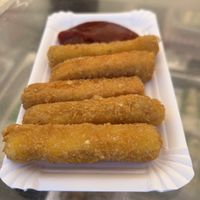 5pc Cheese Sticks 6,50€  at Vegan Loving Hut Neubau in Vienna