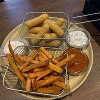 Mozzarella sticks & sweetpotato fries  at Urban Pizza in Vienna