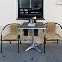 outside at Urban Pizza in Vienna