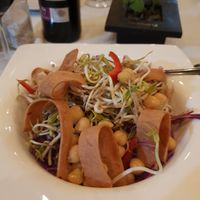 Salad with vegan ham at Anacardos in Cartagena