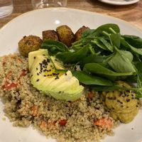 falafel bowl at Böl in Barcelona