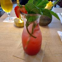 Hausgemachte Erdbeer-Rhabarber-Limonade at Gasthaus Am See in Hainspitz