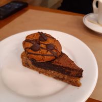 Torta vegana de chocolate e cookie at Pé na Jaca in Sao Paulo