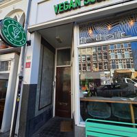 Entrance - step to get in at Vegan Sushi Bar - Kinkerstraat in Amsterdam