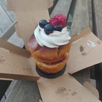 Raspberry muffin with vanilla at Chök in 