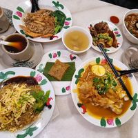 Sumptuous breakfast spread at Vegeren 绿巨人 in Johor Bahru