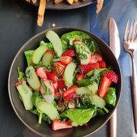 Salade fraise/rhubarbe at Maynard in Montreal