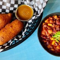 Pogo et chili at Maynard in Montreal