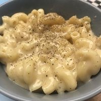 Vegan mac and cheese at Maynard in Montreal