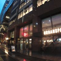 Bit tricky to find at first. It's inside that little URBANSPACE. Through the revolving doors and over to the right. Quite a nice chilled atmosphere, and it was a busy Saturday too at Plant Junkie W52 in New York City