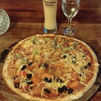 Grote pizza nog 'es an toe zeg! at Pesami in Kleve