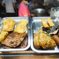 Fried items at Hao Xiang Ju Cooked Food 好香居熟食 in Central Singapore