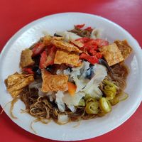 Fried bee hoon mee at Hao Xiang Ju Cooked Food 好香居熟食 in Central Singapore