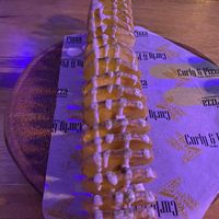 Vegan garlic sauce on top   at Curly & Pizza in Quito