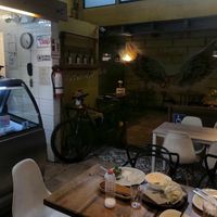 Indoor seating (no outdoor seating) at Curly & Pizza in Quito