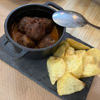 Albóndigas de lenteja con tomate y patatas  at Caesura Gastro-sala in Badajoz