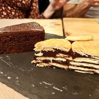 Sacher y tarta de galleta at Caesura Gastro-sala in Badajoz