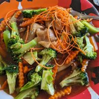 Lad Nar was mediocre at Smile of Siam Thai in Shorewood