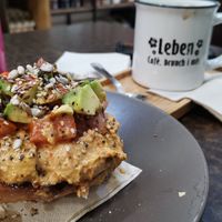 Tostada de hummus y aguacate at Leben in Viladecans